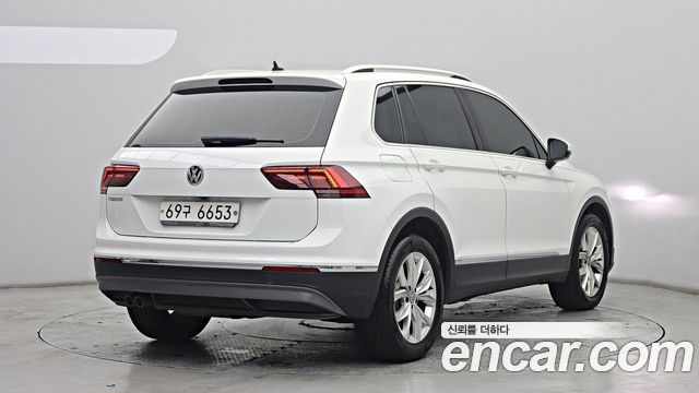 Volkswagen Tiguan 2.0 TDI Premium — пробег 54 228 км — фото 2 из 5