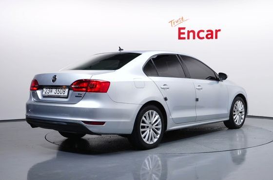 Volkswagen Jetta 1.6 TDI Blue Motion 6th — пробег 141 005 км — фото 2 из 5