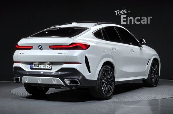 BMW X6 xDrive40i M Sport — пробег 10 675 км — фото 2 из 5