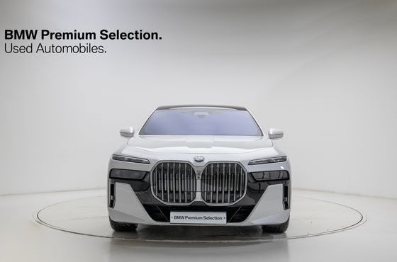 BMW 7-Series 740i xDrive M Sport — пробег 8 580 км — фото 4 из 5