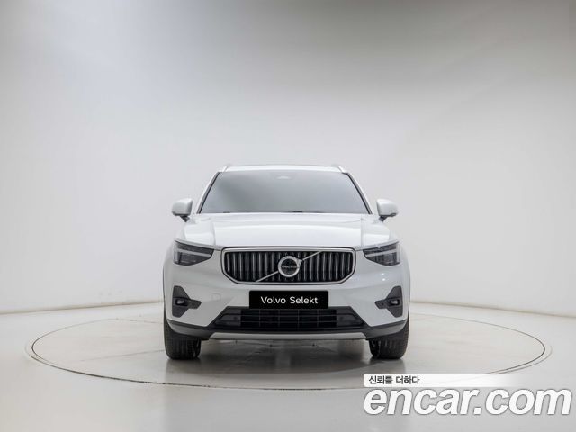 Volvo XC40 B4 Ultra Bright — пробег 11 383 км — фото 2 из 5