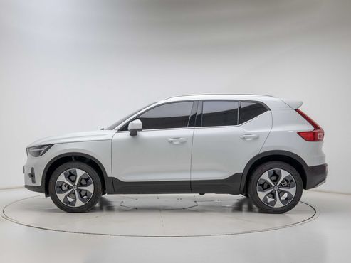 Volvo XC40 B4 Ultra Bright — пробег 11 383 км — фото 3 из 5