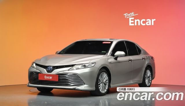 Toyota Camry 2.5 XLE Hybrid — пробег 91 772 км — фото 1 из 5