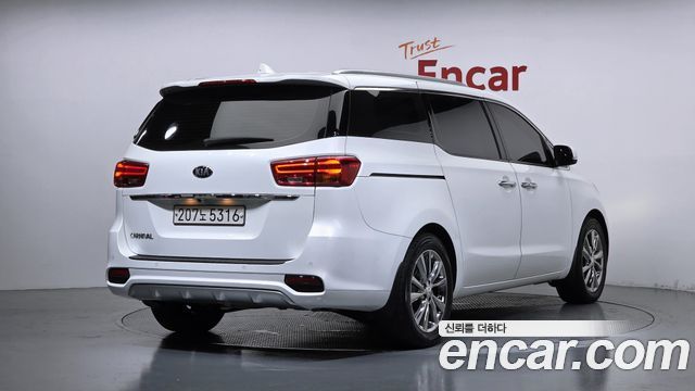 Kia Carnival из Кореи Encar