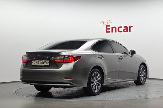 Lexus ES Supreme XV60 — пробег 60 573 км — фото 2 из 5