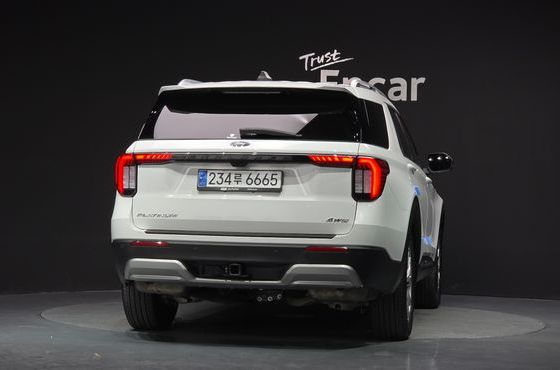 Ford Explorer 2.3 Platinum 4WD — пробег 24 625 км — фото 4 из 5