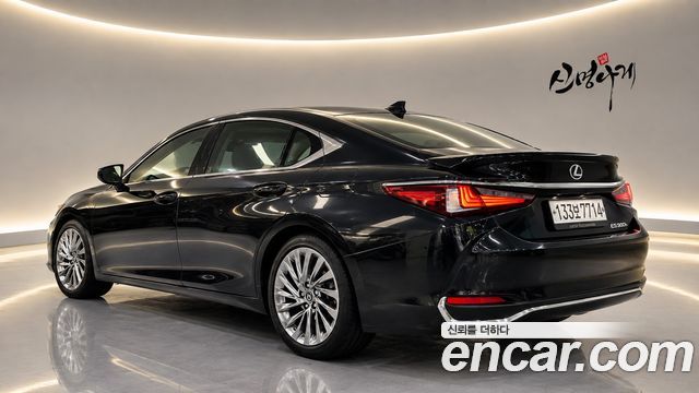 Lexus ES Executive — пробег 33 086 км — фото 2 из 5