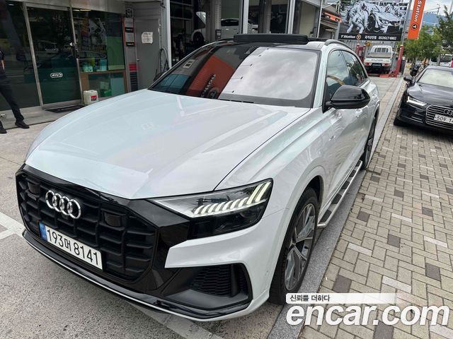 Audi Q8 55 TFSI Quattro Premium — пробег 40 000 км — фото 1 из 5