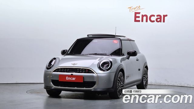 Mini Cooper Favoured — пробег 15 001 км — фото 1 из 5