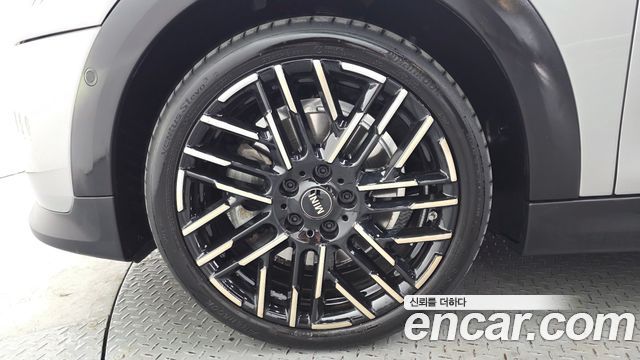 Mini Cooper Favoured — пробег 15 001 км — фото 5 из 5