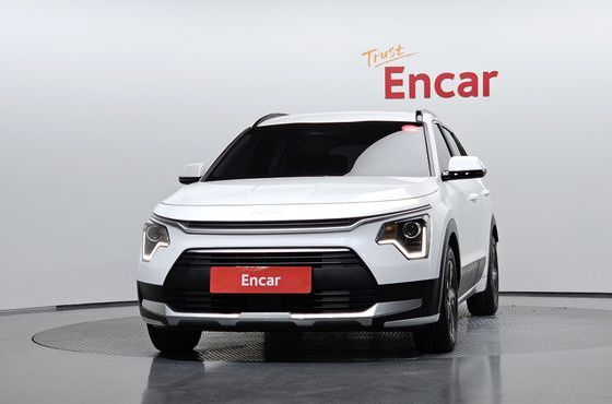 Kia Niro Prestige — пробег 9 751 км — фото 3 из 5
