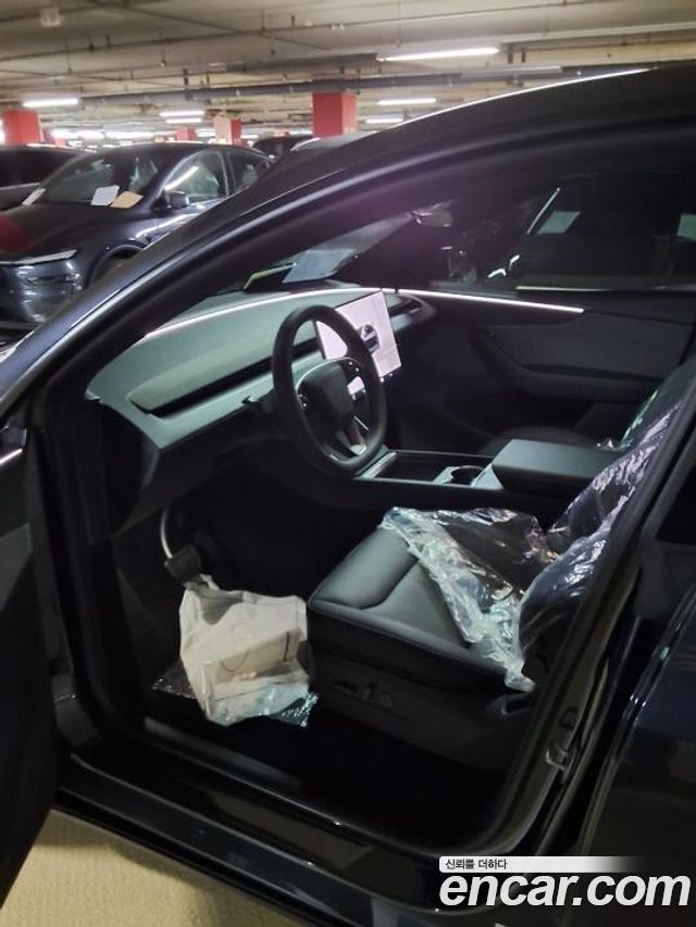 Tesla Model Y Premium RWD — пробег 5 км — фото 3 из 5