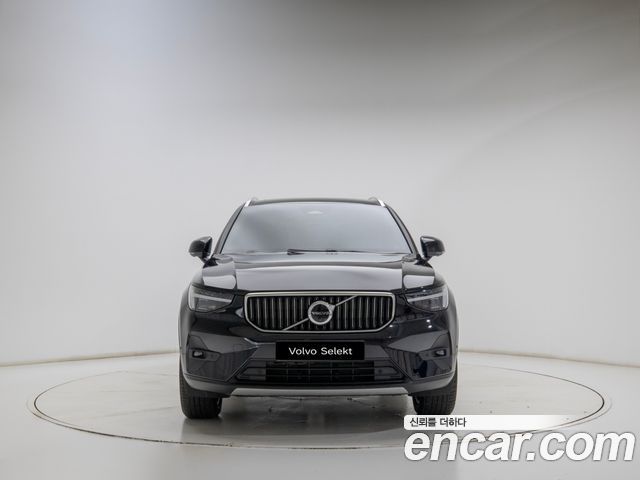 Volvo XC40 B4 Ultra Bright — пробег 12 435 км — фото 2 из 5