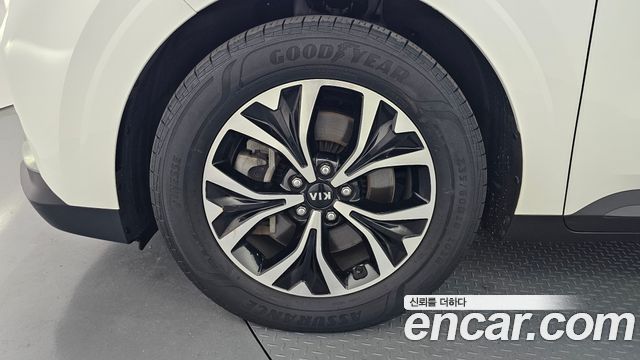 Kia Carnival 9-Seater Prestige — пробег 60 860 км — фото 5 из 5