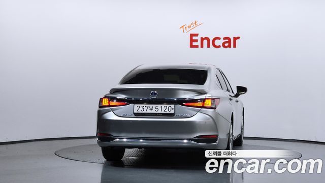 Lexus ES Executive — пробег 32 236 км — фото 4 из 5
