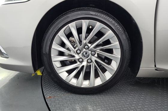 Lexus ES Executive — пробег 32 236 км — фото 5 из 5