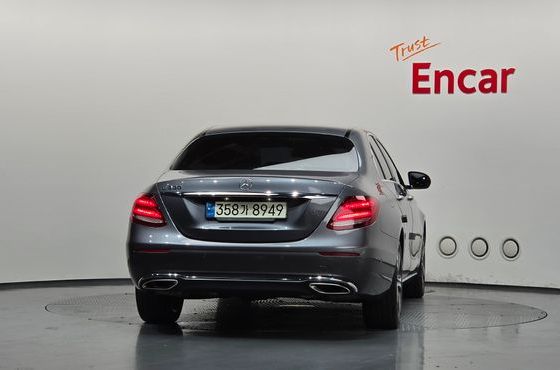 Mercedes-Benz E-Class E300 Avantgarde — пробег 70 055 км — фото 4 из 5