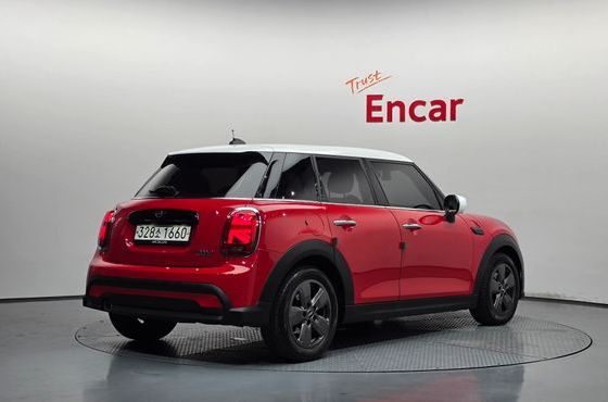 Mini Cooper 5Door Classic Third Generation — пробег 37 320 км — фото 2 из 5