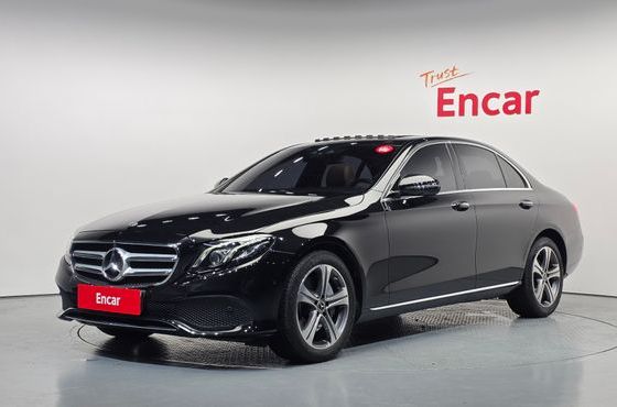 Mercedes-Benz E-Class E300 4MATIC Avnatgarde — пробег 56 328 км — фото 1 из 5