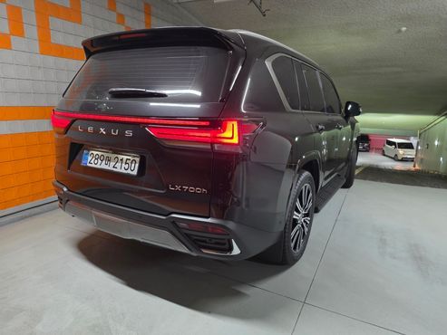 Lexus LX 700h Luxury — пробег 10 км — фото 3 из 5