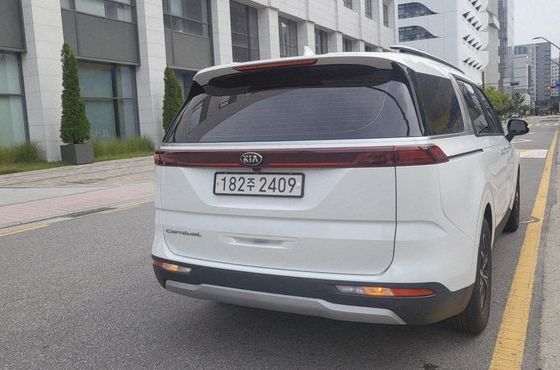 Kia Carnival Diesel 9-Seater Prestige — пробег 109 084 км — фото 2 из 5