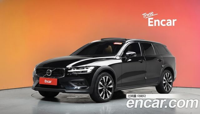 Volvo V60 B5 Ultimate AWD — пробег 48 227 км — фото 1 из 5