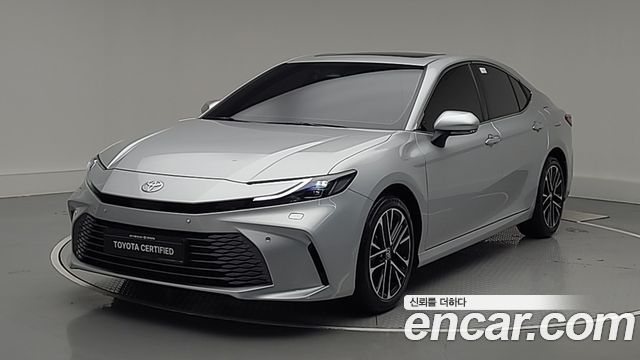 Toyota Camry 2.5 XLE Hybrid — пробег 3 652 км — фото 1 из 5