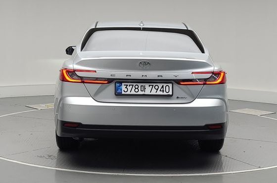 Toyota Camry 2.5 XLE Hybrid — пробег 3 652 км — фото 4 из 5