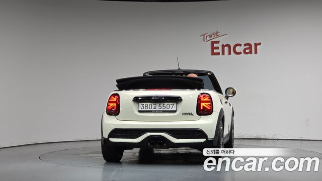 Mini Cooper Convertible Classic Launch Pack Third Generation — пробег 50 728 км — фото 4 из 5