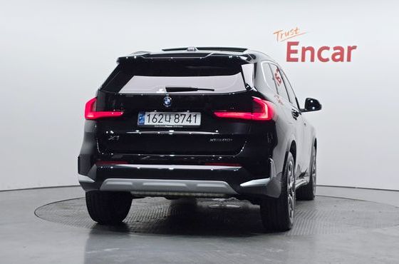 BMW X1 xDrive 20i xLine — пробег 15 520 км — фото 4 из 5