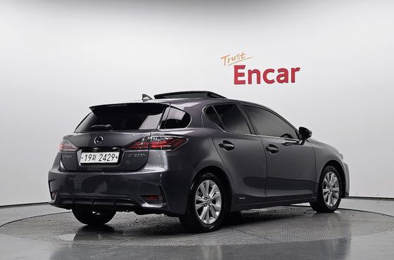 Lexus CT200h 1.8 Supreme ZWA10 — пробег 124 270 км — фото 2 из 5