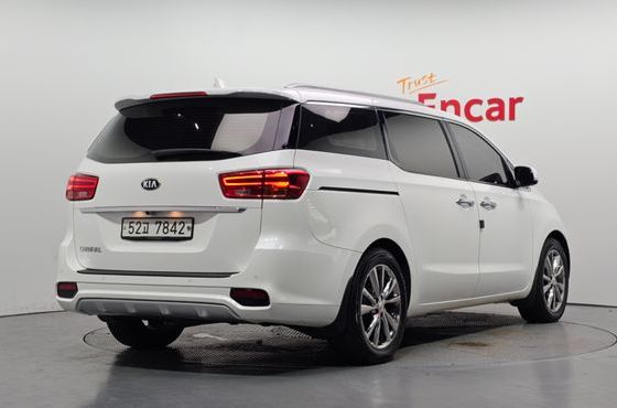 Kia Carnival Gasoline 9-Seater Noblesse Special — пробег 71 830 км — фото 2 из 5