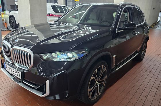 BMW X5 xDrive 40i xLine — пробег 8 450 км — фото 3 из 5