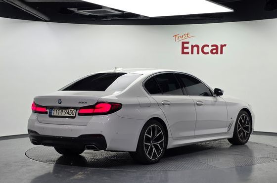 BMW 5-Series 530i M Sport Package — пробег 97 546 км — фото 2 из 5