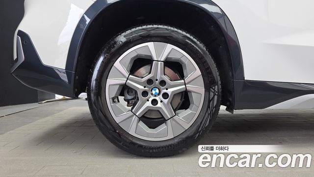 BMW X1 xDrive 20i xLine — пробег 21 867 км — фото 5 из 5