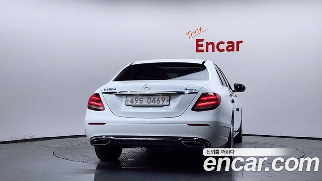 Mercedes-Benz E-Class из Кореи Encar