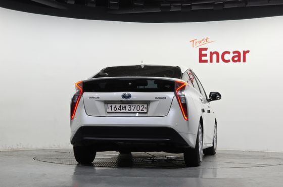 Toyota Prius 1.8 E — пробег 167 069 км — фото 4 из 5