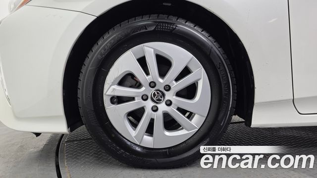Toyota Prius 1.8 E — пробег 167 069 км — фото 5 из 5