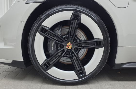 Porsche Taycan Base — пробег 12 315 км — фото 5 из 5