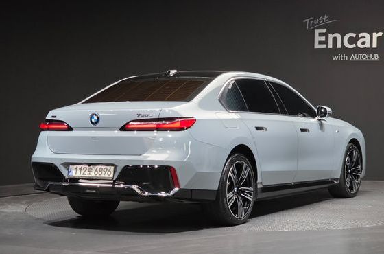 BMW 7-Series 750e xDrive M Sport — пробег 27 556 км — фото 2 из 5