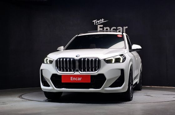 BMW X1 xDrive 20i M Sport — пробег 16 092 км — фото 3 из 5