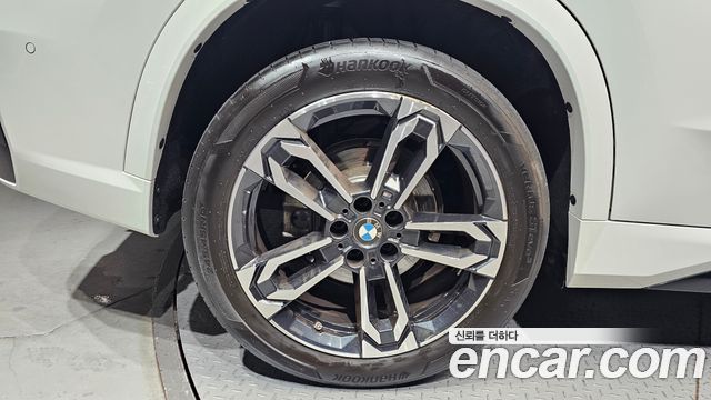 BMW X1 xDrive 20i M Sport — пробег 16 092 км — фото 5 из 5
