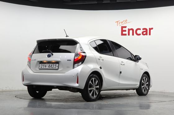 Toyota Prius 1.5 — пробег 51 518 км — фото 2 из 5