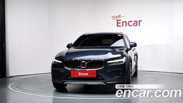 Volvo V60 B5 Pro AWD — пробег 15 383 км — фото 3 из 5