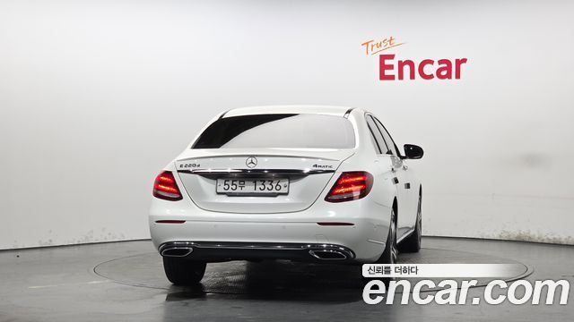 Mercedes-Benz E-Class из Кореи Encar