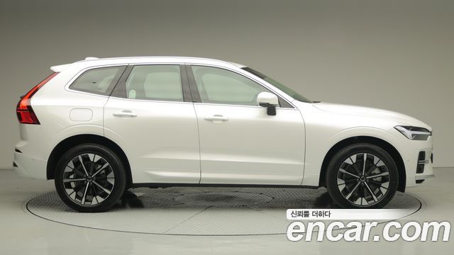 Volvo XC60 T8 Ultra Bright — пробег 1 621 км — фото 2 из 5