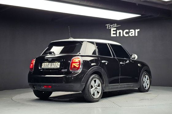 Mini Cooper 5Door Standard 3rd — пробег 148 459 км — фото 2 из 5