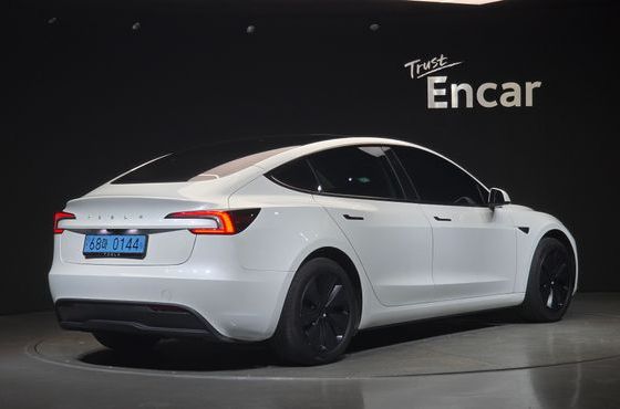 Tesla Model 3 RWD — пробег 12 915 км — фото 2 из 5
