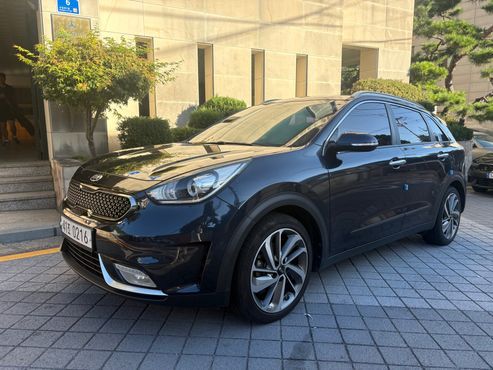 Kia Niro Prestige — пробег 260 000 км — фото 1 из 5