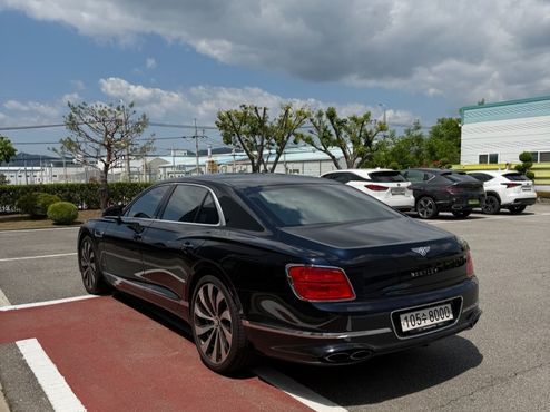 Bentley Flying Spur 4.0 Azure — пробег 30 000 км — фото 2 из 5